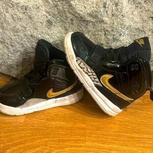 Nike Air Jordan Legacy‎ 312 Black Metallic Gold / White AT4040 007 Size 6C